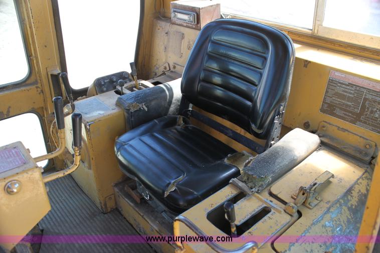 image for item G4121 1981 Caterpillar D6D dozer
