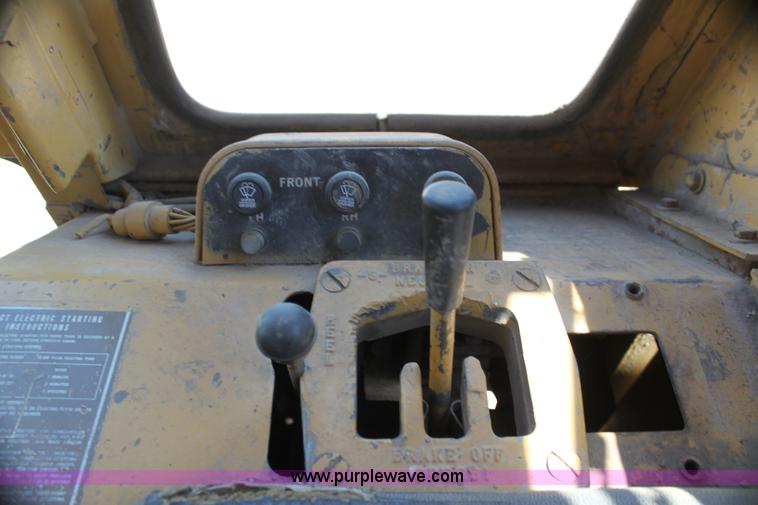 image for item G4121 1981 Caterpillar D6D dozer