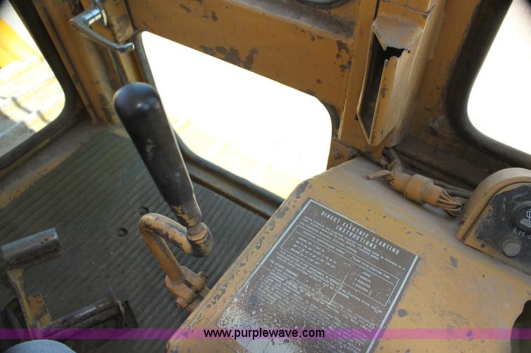 image for item G4121 1981 Caterpillar D6D dozer
