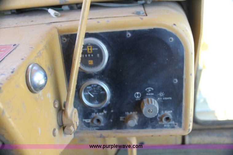 image for item G4121 1981 Caterpillar D6D dozer