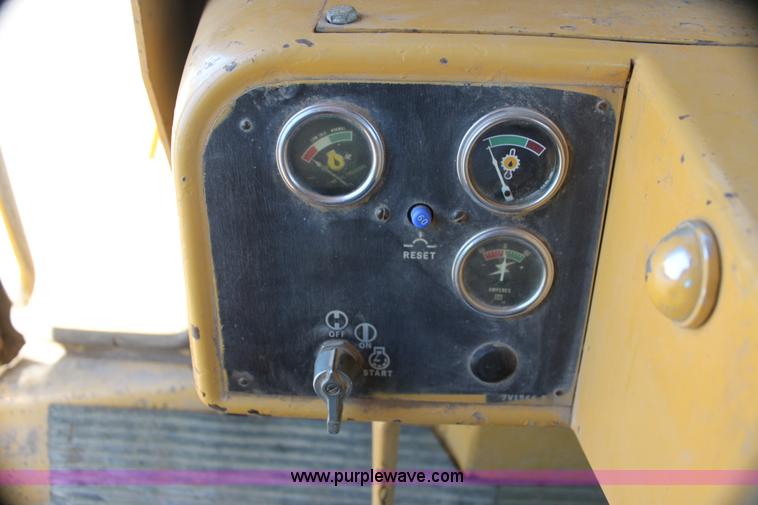 image for item G4121 1981 Caterpillar D6D dozer