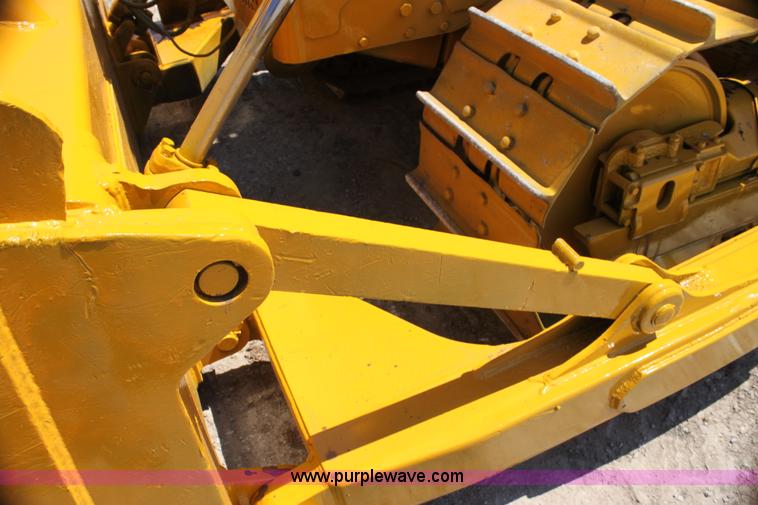 image for item G4121 1981 Caterpillar D6D dozer
