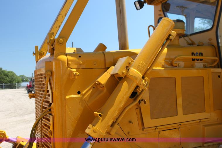 image for item G4121 1981 Caterpillar D6D dozer