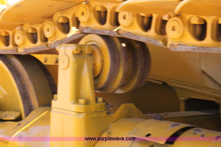 image for item G4121 1981 Caterpillar D6D dozer