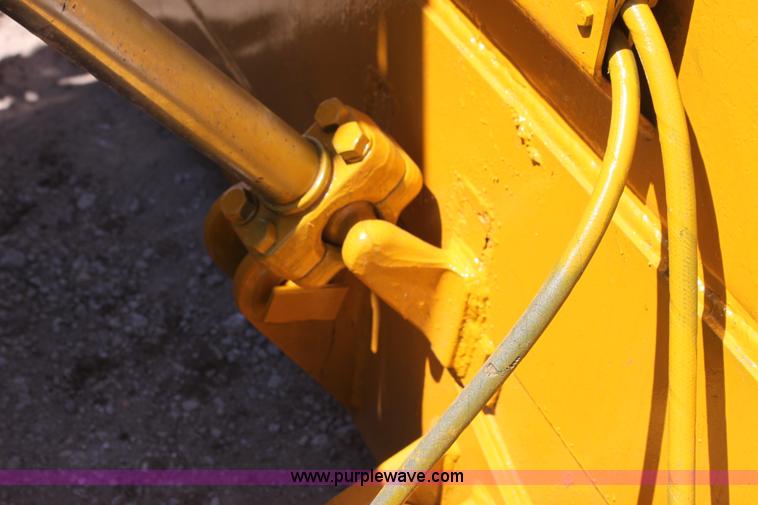 image for item G4121 1981 Caterpillar D6D dozer