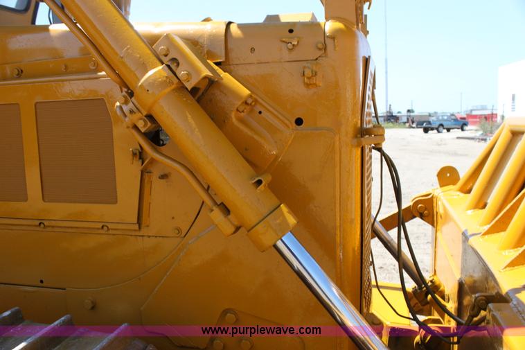 image for item G4121 1981 Caterpillar D6D dozer