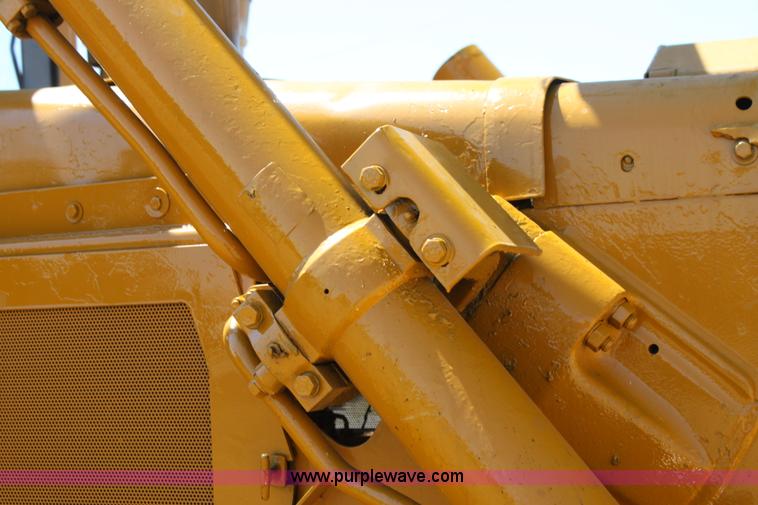 image for item G4121 1981 Caterpillar D6D dozer