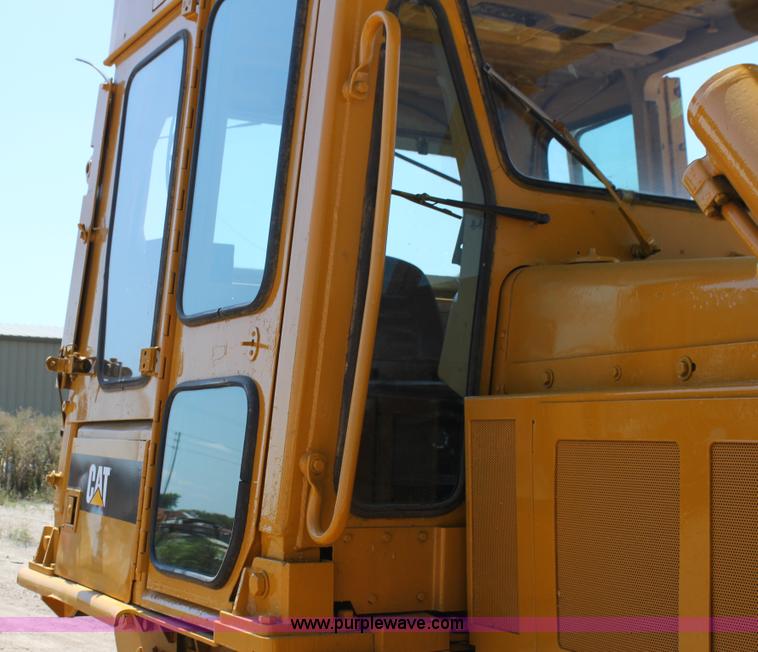 image for item G4121 1981 Caterpillar D6D dozer