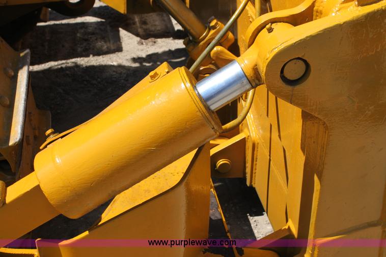 image for item G4121 1981 Caterpillar D6D dozer
