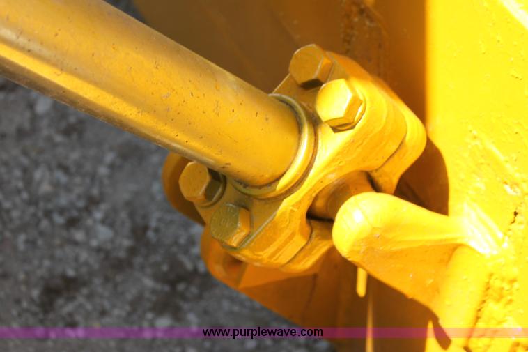 image for item G4121 1981 Caterpillar D6D dozer