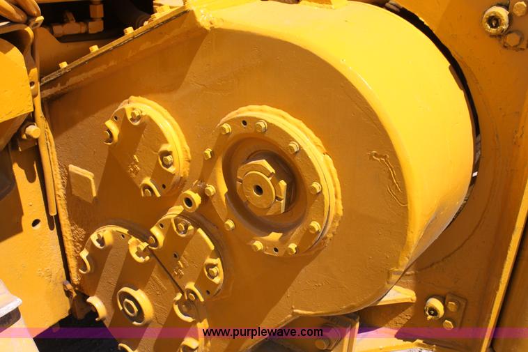 image for item G4121 1981 Caterpillar D6D dozer