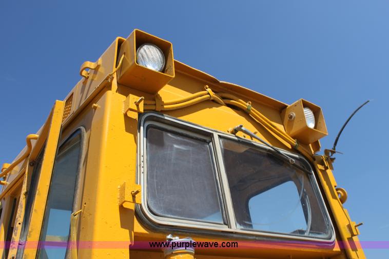 image for item G4121 1981 Caterpillar D6D dozer