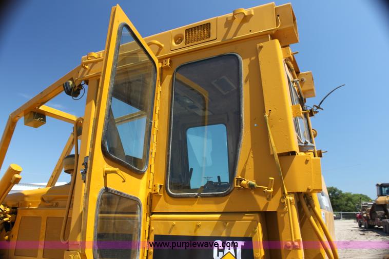 image for item G4121 1981 Caterpillar D6D dozer