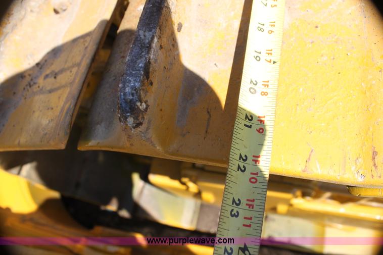 image for item G4121 1981 Caterpillar D6D dozer