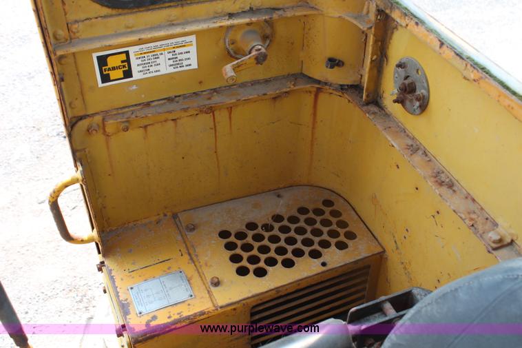 image for item G5016 1968 Caterpillar 12F motor grader