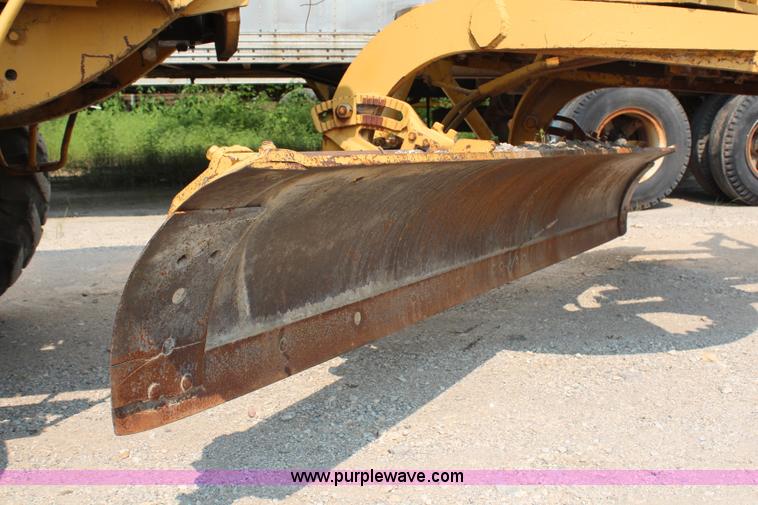 image for item G5016 1968 Caterpillar 12F motor grader