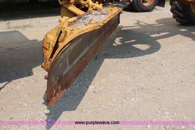 image for item G5016 1968 Caterpillar 12F motor grader