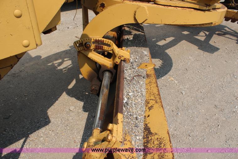 image for item G5016 1968 Caterpillar 12F motor grader