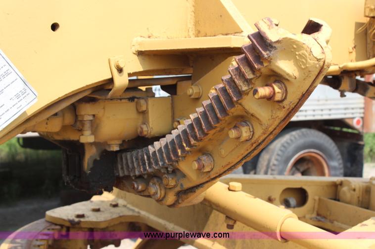 image for item G5016 1968 Caterpillar 12F motor grader