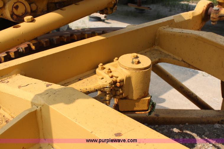 image for item G5016 1968 Caterpillar 12F motor grader