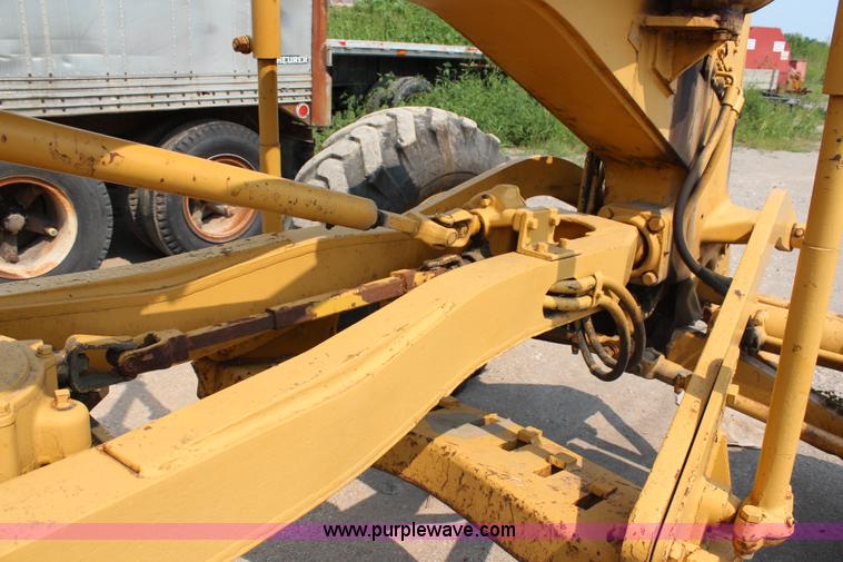 image for item G5016 1968 Caterpillar 12F motor grader
