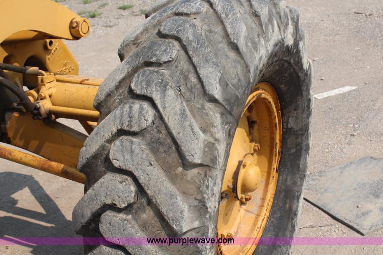 image for item G5016 1968 Caterpillar 12F motor grader