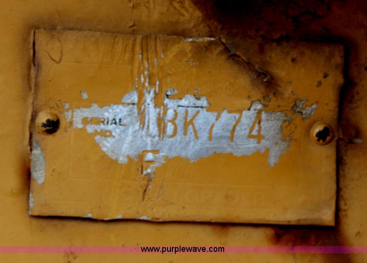 image for item G5016 1968 Caterpillar 12F motor grader