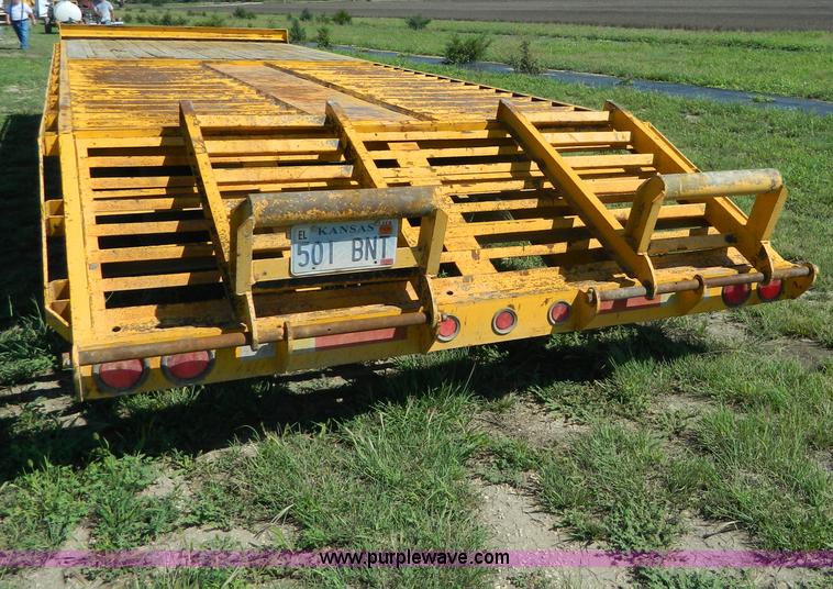 image for item G7966 2000 Hess dual tandem flatbed trailer