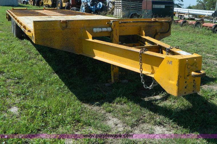 image for item G7966 2000 Hess dual tandem flatbed trailer