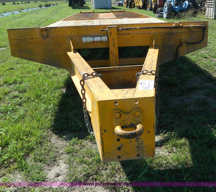image for item G7966 2000 Hess dual tandem flatbed trailer