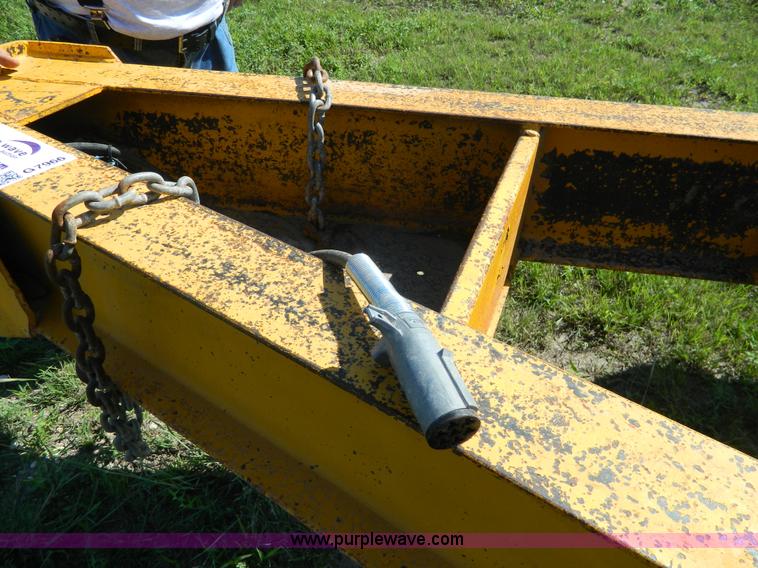 image for item G7966 2000 Hess dual tandem flatbed trailer