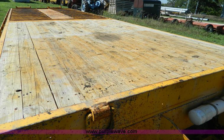 image for item G7966 2000 Hess dual tandem flatbed trailer