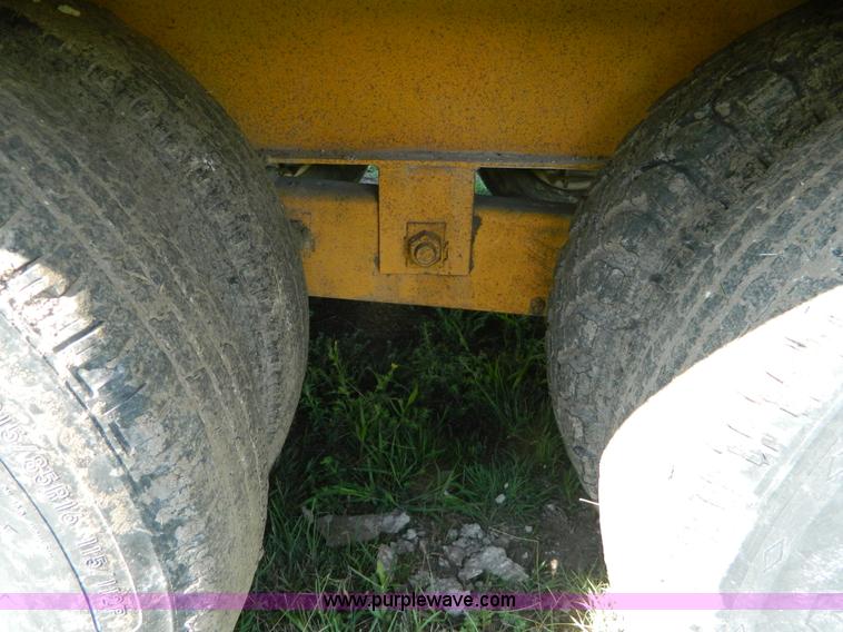 image for item G7966 2000 Hess dual tandem flatbed trailer