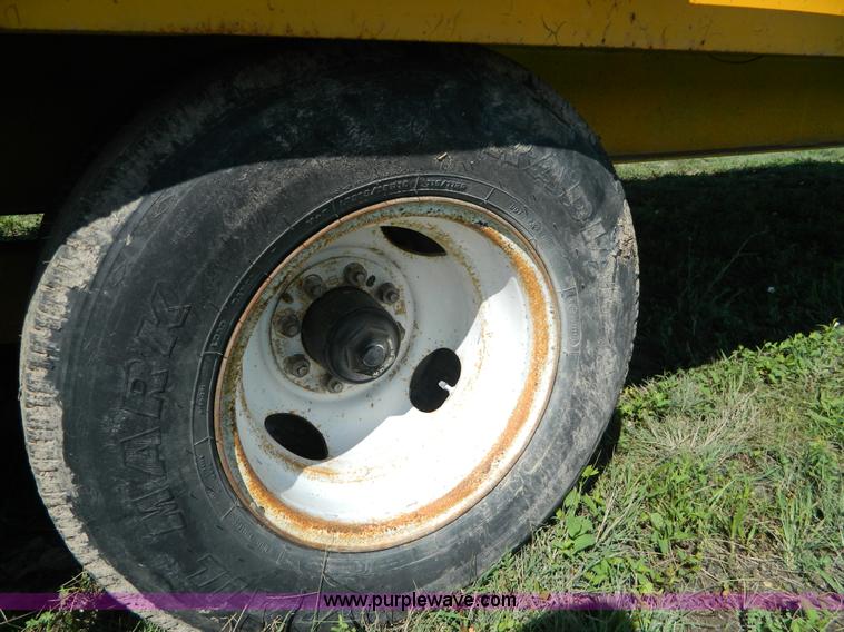 image for item G7966 2000 Hess dual tandem flatbed trailer