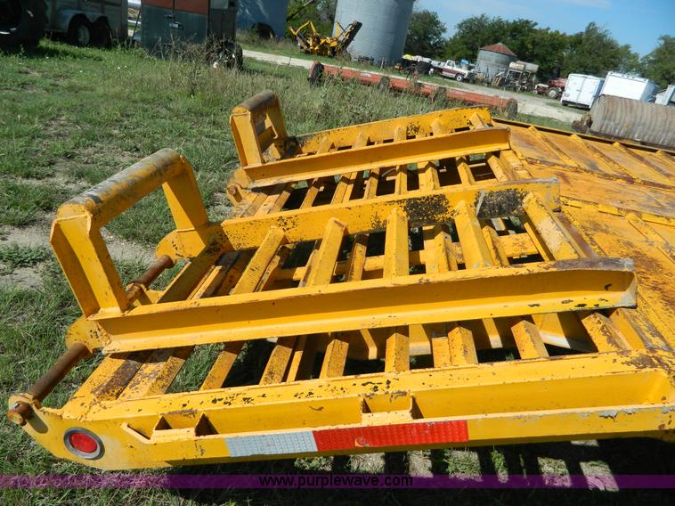 image for item G7966 2000 Hess dual tandem flatbed trailer