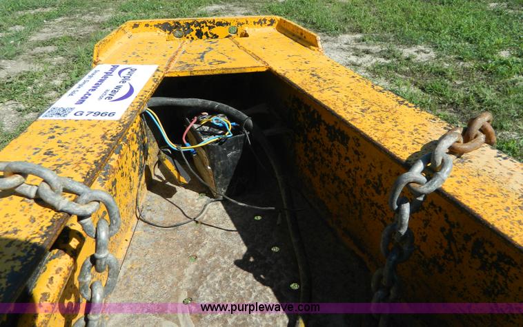 image for item G7966 2000 Hess dual tandem flatbed trailer