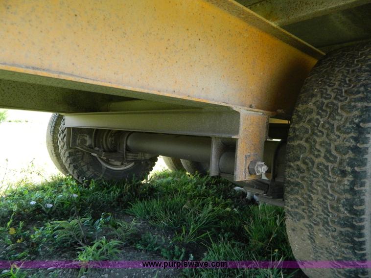 image for item G7966 2000 Hess dual tandem flatbed trailer