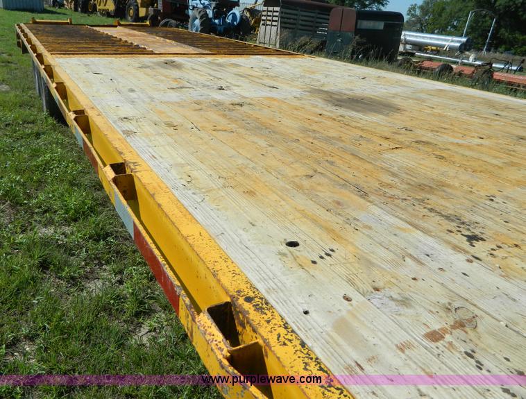 image for item G7966 2000 Hess dual tandem flatbed trailer