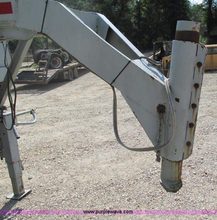 image for item G9463 2000 HDMD dump trailer