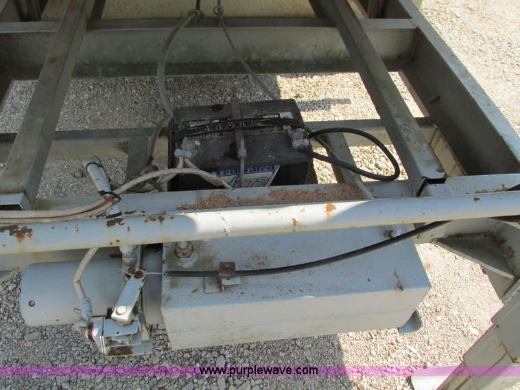image for item G9463 2000 HDMD dump trailer