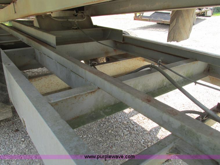 image for item G9463 2000 HDMD dump trailer