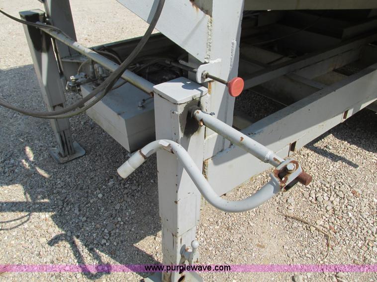 image for item G9463 2000 HDMD dump trailer