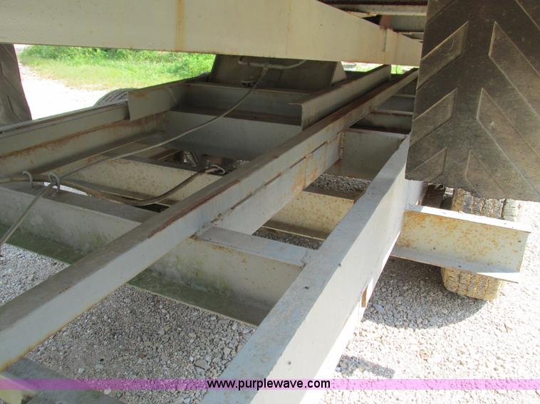 image for item G9463 2000 HDMD dump trailer