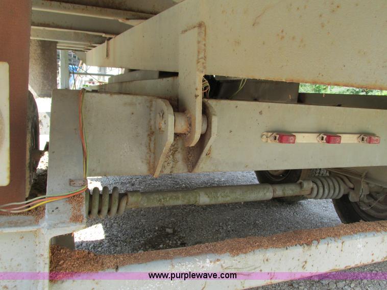 image for item G9463 2000 HDMD dump trailer