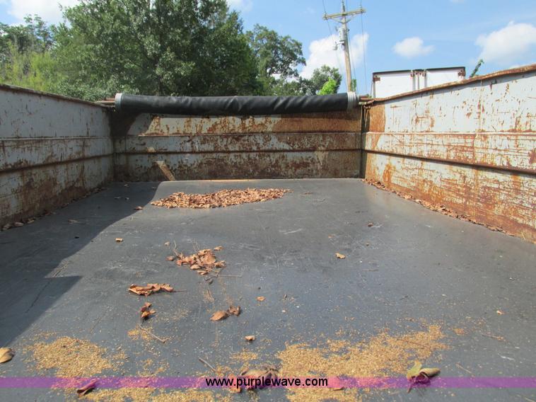 image for item G9463 2000 HDMD dump trailer