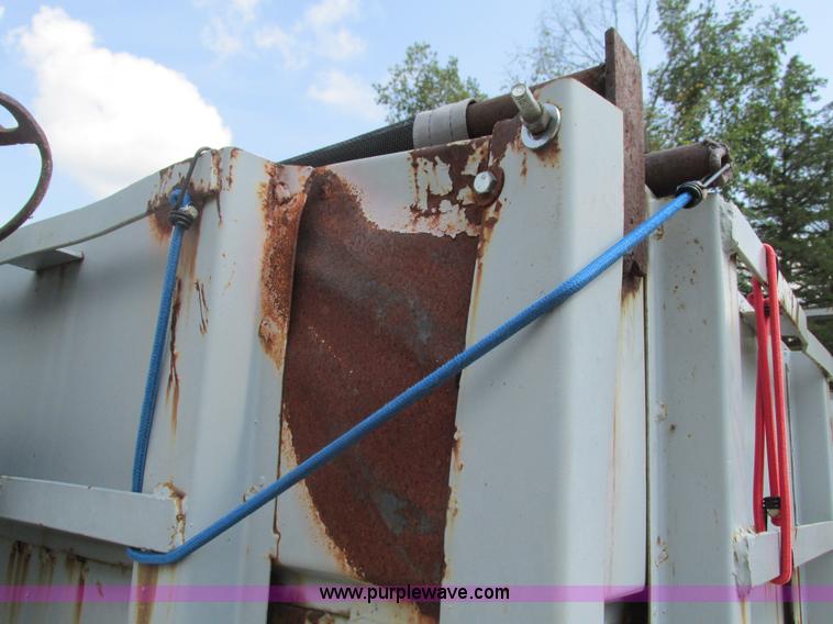 image for item G9463 2000 HDMD dump trailer