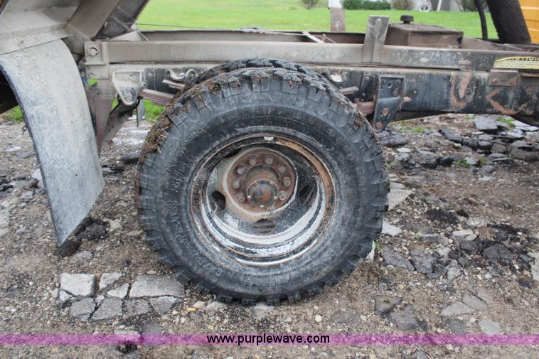 image for item H6503 1981 GMC TopKick dump truck