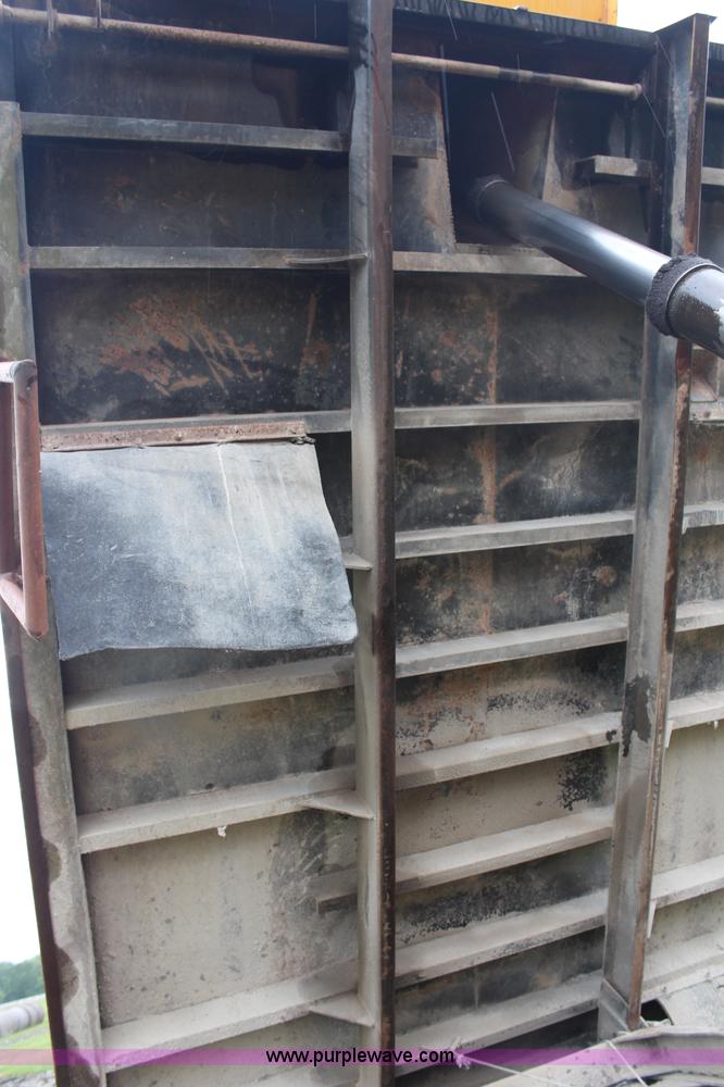 image for item H6503 1981 GMC TopKick dump truck