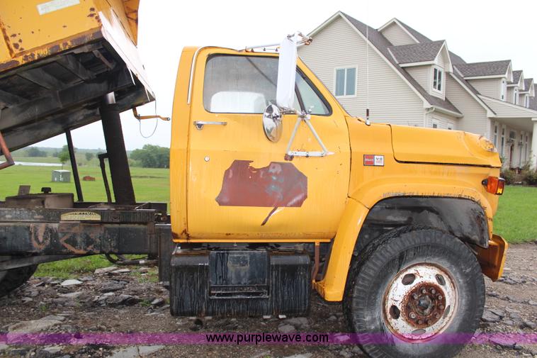 image for item H6503 1981 GMC TopKick dump truck