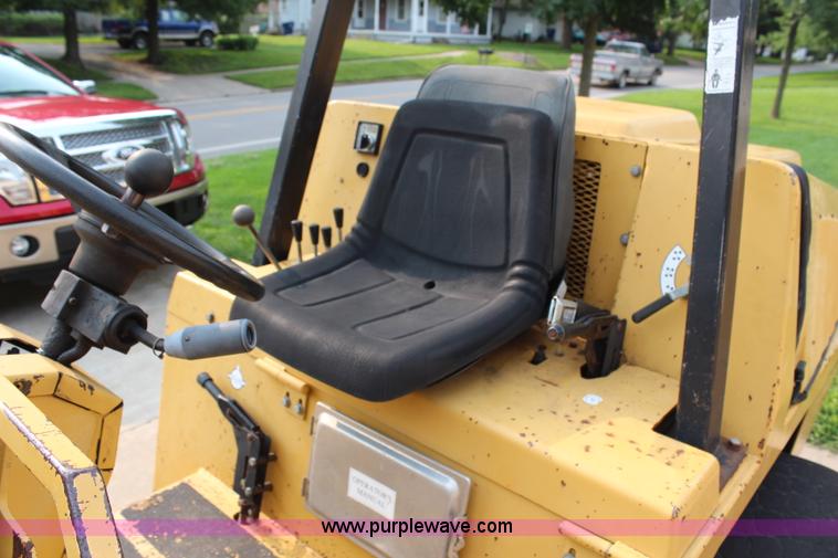 image for item H6513 Magnum 136A sod loader